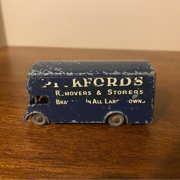 Vintage Lesney Matchbox No. 46 Pickfords Removers & Storers Removal Van BLUE - Picture 4 of 5